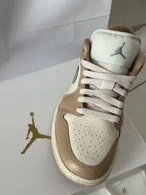 Air Jordan 1 Low Beige Mint Sneakers